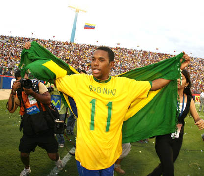 Robinho, Brasilien håller i flagga