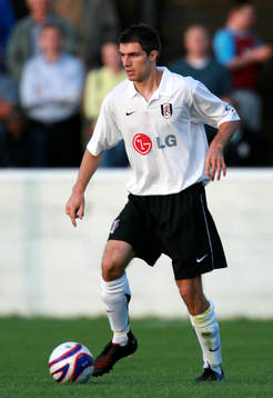 Aaron Hughes, Fulham, nyförvärv