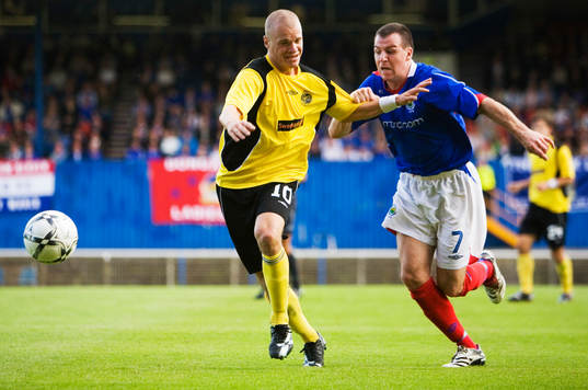 Samuel Holmén, Elfsborg och Damien Curran, Linfield