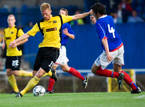 Fredrik Björck, Elfsborg och Michael Gault, Linfield