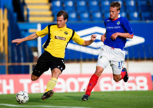 Daniel Mobaeck, Elfsborg och Peter Thomson, Linfield