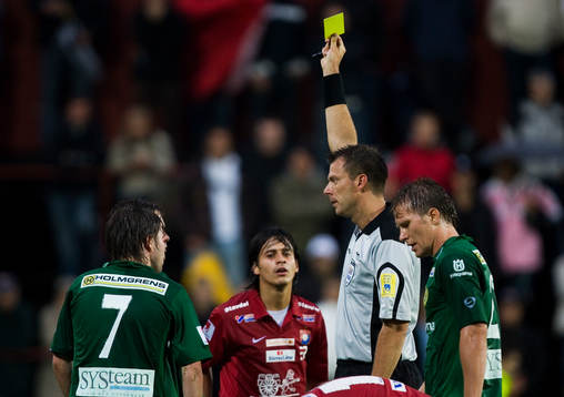 Daniel Stålhammar, domare, gult kort