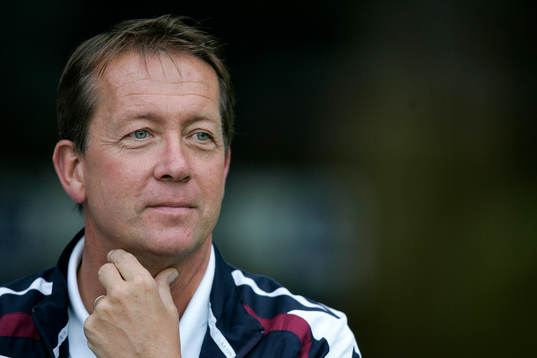Alan Curbishley, tränare, West Ham U, ser nöjd ut