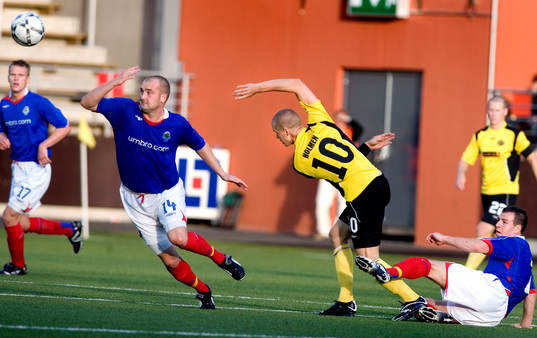 Paul McAreavey, Linfield, Samuel Holmén, Elfsborg