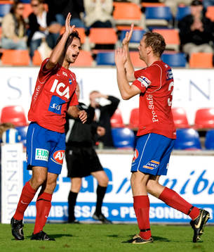 3-0, Helgi Danielsson som grattas av Fredrik Bild, som