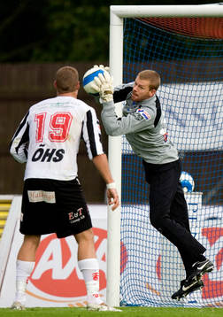 Robert Veselovsky, målvakt, Öster. Räddning