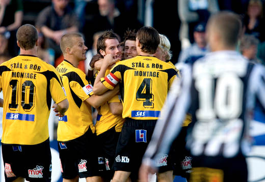 Jubel i Mjällby som leder med 4-1
