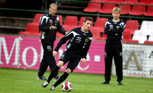 James Keene, i bakgrunden Magnus Haglund, Peter Wettergren,