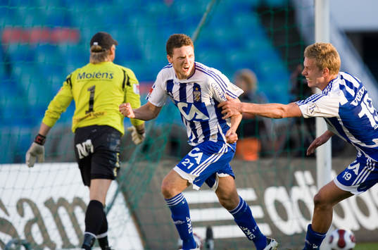 2-0, Marcus Berg, som grattas av Pontus Wernbloom