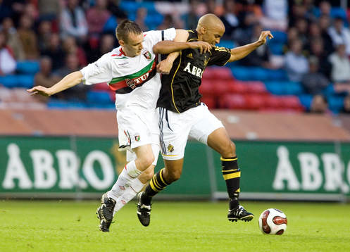 Jason Hill, Glentoran, och Jimmy Tamandi, AIK