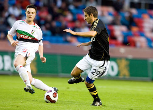 Michael Halliday, Glentoran, och Gabriel Özkan, AIK