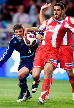 Klaas Jan Huntelaar, Ajax och Pablo Ibanez, Atletico Madrid
