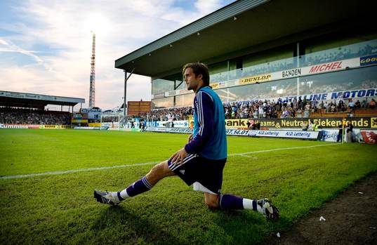 Max Von Schleebrügge, Anderlecht, värmer upp på