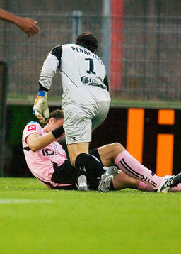 Johan Elmander, Toulouse krockade med Nicolas Penneteau,
