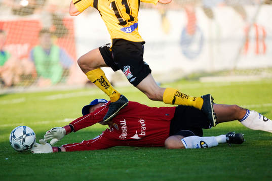1-3 Fredrik Sundfors, målvakt, Sundsvall utmanas av Adam