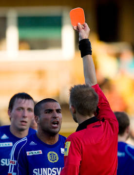 Rött kort till Arash Bayat