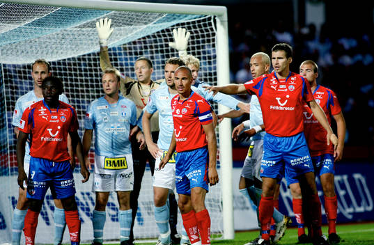 Trångt framför Daniel Andersson (Målvakt) Helsingborg