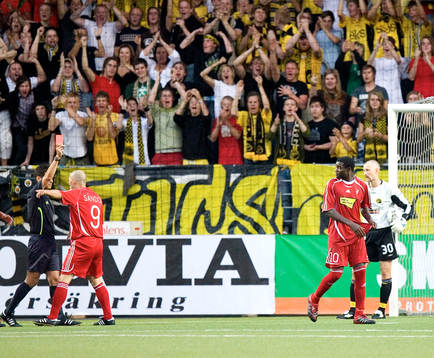Två gånger attackerade Kouemaha Dorge Rostand målvakt