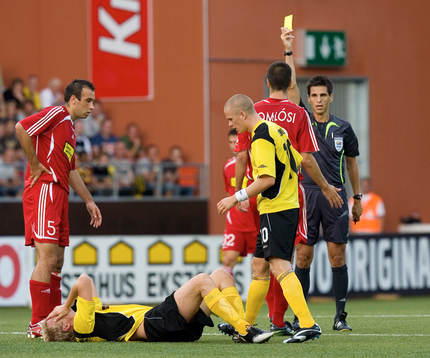 Mathias Svensson, liggande och Samuel Holmén, Elfsborg.