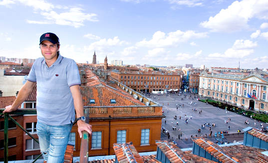 Johan Elmander i Toulouse vid Place du Capitole