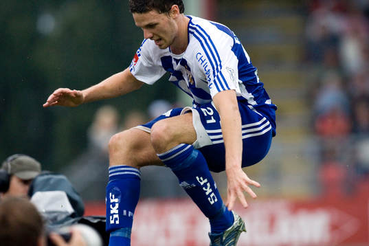 Marcus Berg, hoppar över reklamskyltarna