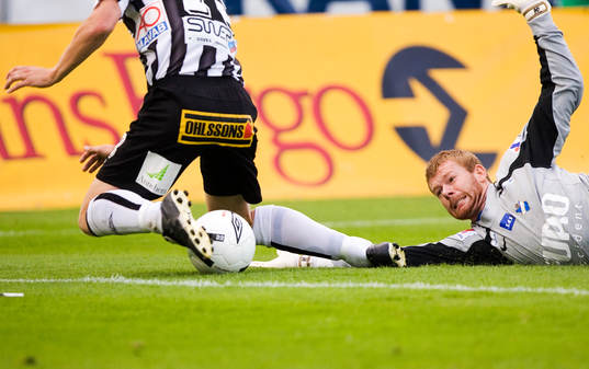 Eobert Veselovsky, målvakt, Öster och Matthias Eklund