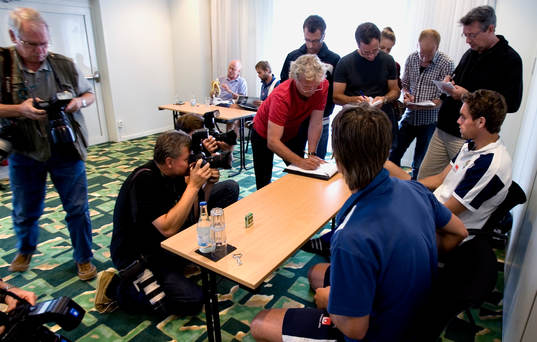 Johan Elmander, presskonferens, journalister