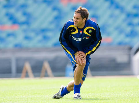 Johan Elmander grinar illa