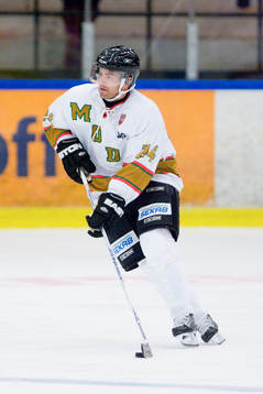 Niklas Sundström, Modo