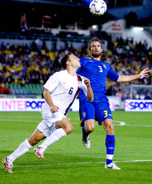 Olof Mellberg, Sverige, Steve Cherundolo, USA
