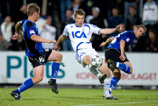 Jakob Johansson, Göteborg, stångas med Tommy Jönsson och