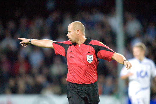 Mycket viftande av Martin Hansson, domare