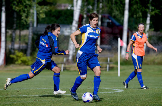 Linda Forsberg driver boll