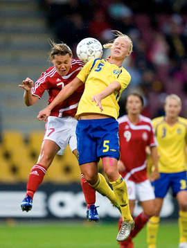 Caroline Seger nickduell med Cathrine Paaske Sörensen