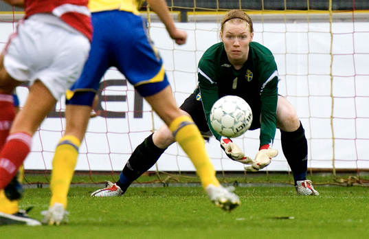 Hedvig Lindahl, målvakt