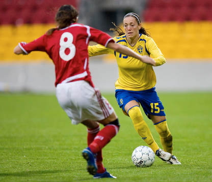 Therese Sjögran, Sverige, utmanar Julie Rydahl Bukh