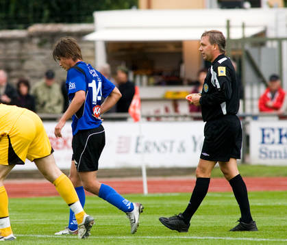 Dusan Djuric, Halmstad, blev utvisad av Åke Andreasson,