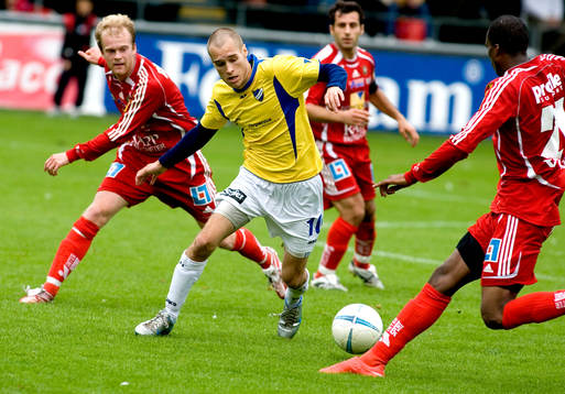 Zoran Jovanovic, IFK Malmö försöker ta sig igenom