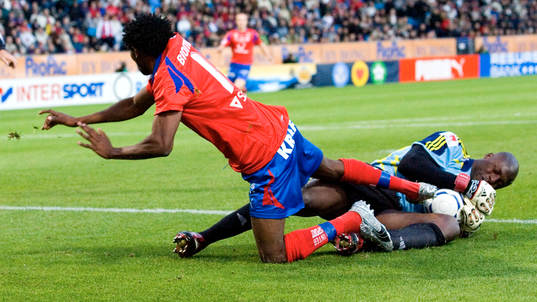 Rene Makondele, Helsingborg och Pa Demba Touray, målvakt,