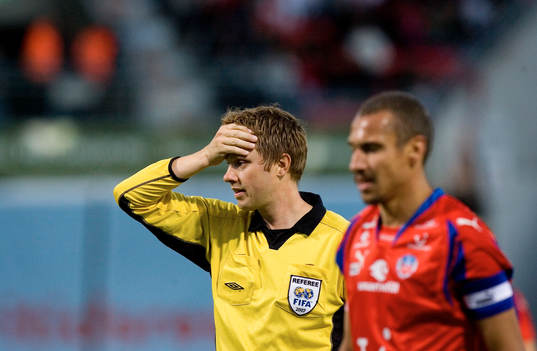 Markus Strömbergsson, domare och Henrik Larsson,