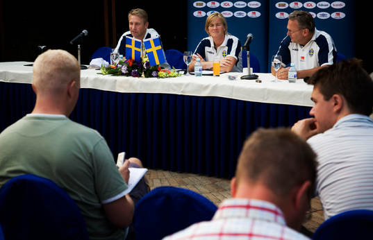 Thomas Dennerby, förbundskapten och Lilie Persson,