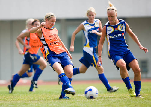 Victoria Svensson och Caroline Seger