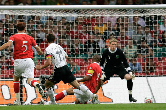 Miroslav Klose, Tyskland, gör mål