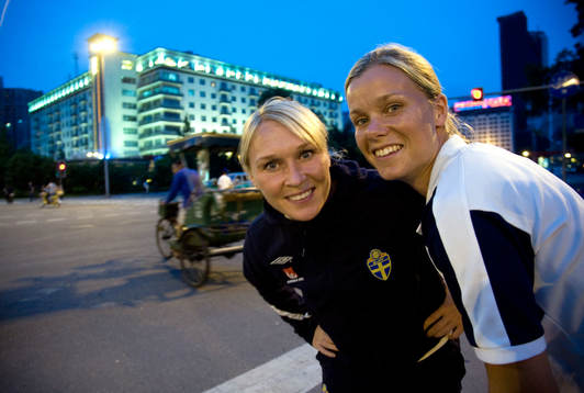 Fotboll, VM, Sverige, Dam, besök på djurparken med jätte