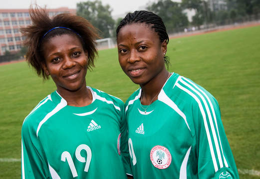 Maureen Mmadu och Faith Ikidi, spelar i Linköping