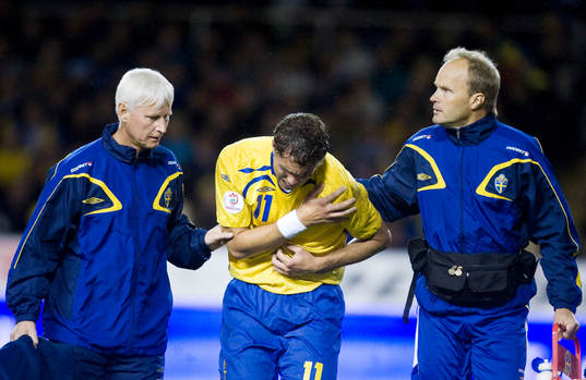 Johan Elmander, ont i axeln