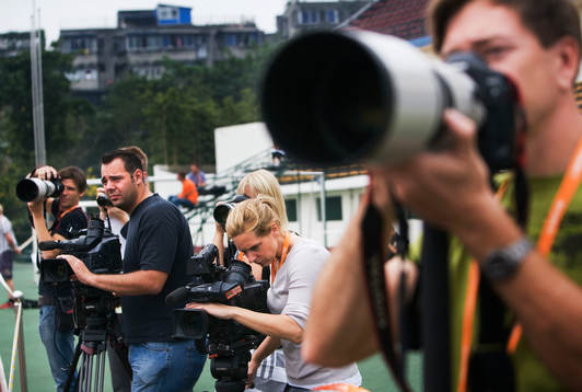 Media, press, journalister och fotografer på plats