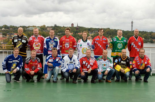 Bakre raden fr. v: Daniel Broberg, AIK, Robert Nordmark,