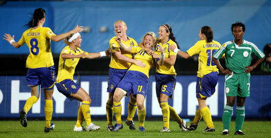 Victoria Svensson jubel med lagkamrater