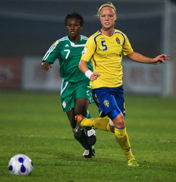 Caroline Seger och  Stella Mbachu